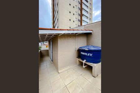 Casa à venda com 230m², 2 quartos e 2 vagasVaranda