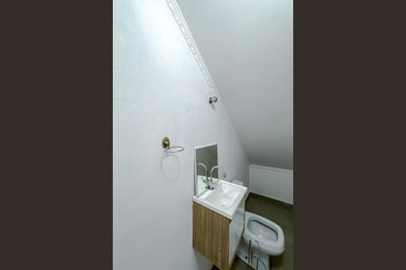 Casa à venda com 230m², 2 quartos e 2 vagasLavabo