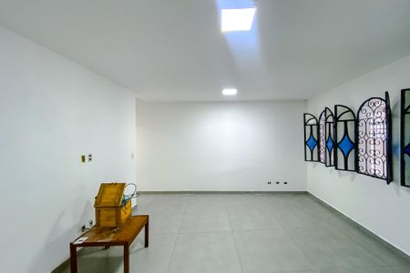 Casa à venda com 230m², 2 quartos e 2 vagasSala