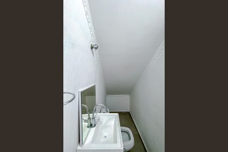 Casa à venda com 230m², 2 quartos e 2 vagasLavabo