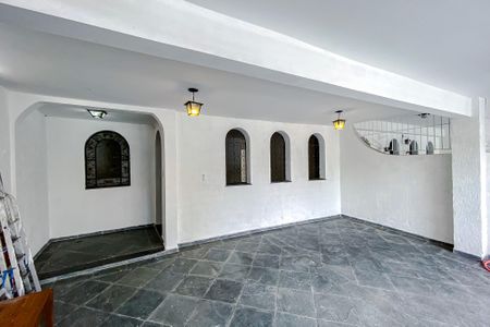 Casa à venda com 230m², 2 quartos e 2 vagasGaragem