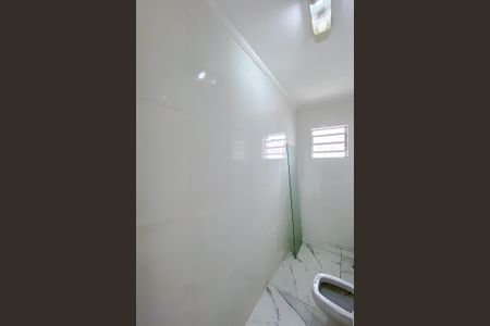 Casa à venda com 230m², 2 quartos e 2 vagasBanheiro