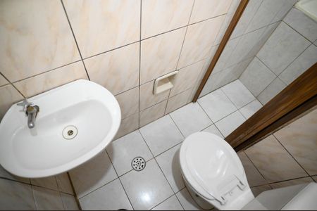 Banheiro de casa para alugar com 1 quarto, 35m² em Vila Brasílio Machado, São Paulo