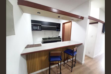Cozinha de apartamento para alugar com 1 quarto, 35m² em Centro, São Vicente