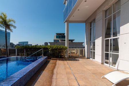 Studio à venda com 55m², 1 quarto e 1 vaga Studio à venda com 55m², 1 quarto e 1 vagaÁrea comum - Piscina
