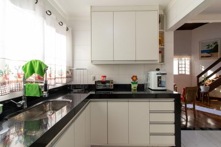 Casa à venda com 430m², 2 quartos e 8 vagasCozinha