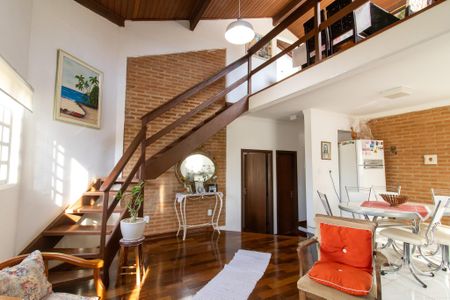 Casa à venda com 430m², 2 quartos e 8 vagasSala