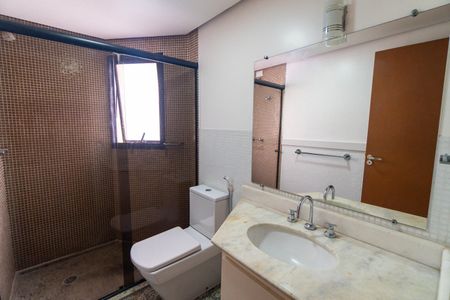 Apartamento à venda com 290m², 5 quartos e 3 vagasBanheiro da Suíte 2