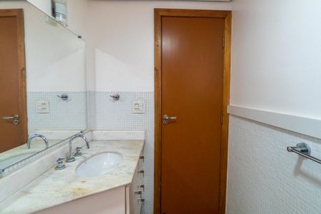 Apartamento à venda com 290m², 5 quartos e 3 vagasBanheiro da Suíte 2