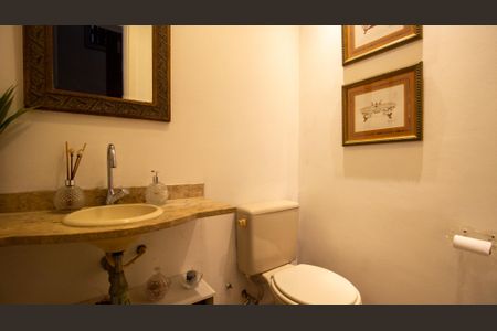 Casa de condomínio à venda com 200m², 3 quartos e 2 vagasLavabo