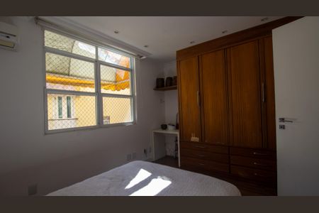 Casa de condomínio à venda com 200m², 3 quartos e 2 vagasSuíte 2