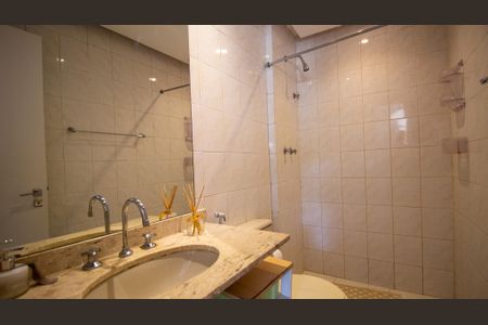 Casa de condomínio à venda com 200m², 3 quartos e 2 vagasBanheiro da Suíte 2