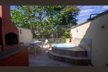 Casa de condomínio à venda com 200m², 3 quartos e 2 vagasCobertura