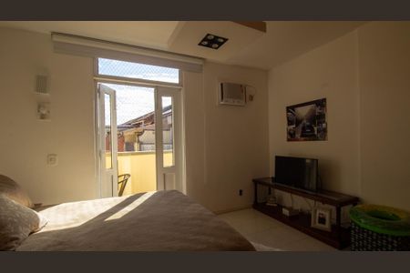 Casa de condomínio à venda com 200m², 3 quartos e 2 vagasQuarto