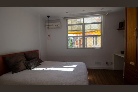 Casa de condomínio à venda com 200m², 3 quartos e 2 vagasSuíte 2