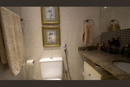 Casa de condomínio à venda com 200m², 3 quartos e 2 vagasBanheiro da Suíte 1