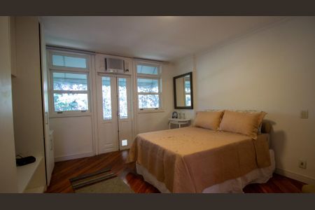 Casa de condomínio à venda com 200m², 3 quartos e 2 vagasSuíte 1