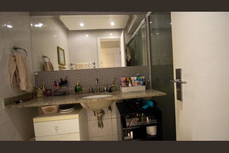 Casa de condomínio à venda com 200m², 3 quartos e 2 vagasBanheiro da Suíte 1