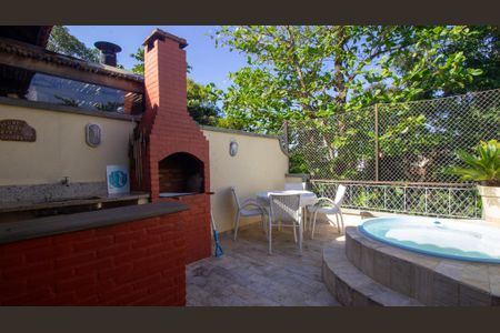 Casa de condomínio à venda com 200m², 3 quartos e 2 vagasCobertura