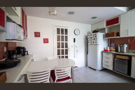 Casa de condomínio à venda com 200m², 3 quartos e 2 vagasCozinha