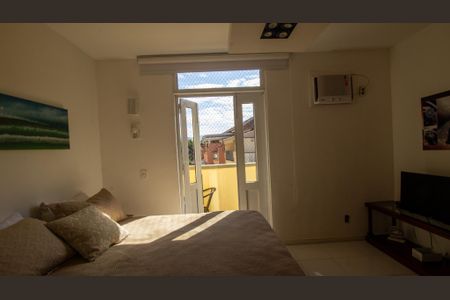 Casa de condomínio à venda com 200m², 3 quartos e 2 vagasQuarto