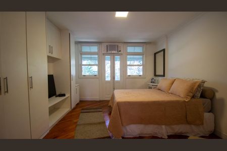 Casa de condomínio à venda com 200m², 3 quartos e 2 vagasSuíte 1