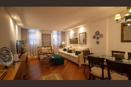 Casa de condomínio à venda com 200m², 3 quartos e 2 vagasSala