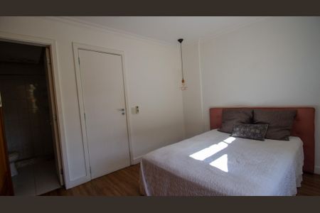 Casa de condomínio à venda com 200m², 3 quartos e 2 vagasSuíte 2