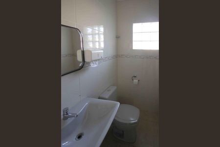 Casa à venda com 270m², 4 quartos e 3 vagas Casa à venda com 270m², 4 quartos e 3 vagasBanheiro de Serviço