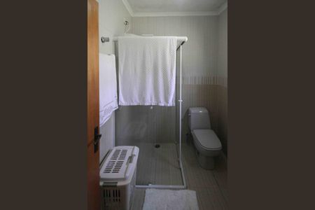 Casa à venda com 270m², 4 quartos e 3 vagas Casa à venda com 270m², 4 quartos e 3 vagasBanheiro Social