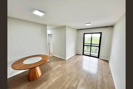 Sala de apartamento para alugar com 3 quartos, 75m² em Vila Carbone, São Paulo