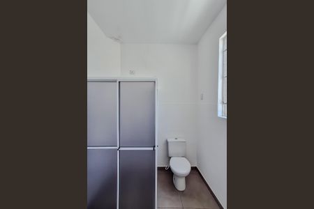 Casa para alugar com 95m², 2 quartos e 1 vaga Casa para alugar com 95m², 2 quartos e 1 vagaBanheiro Social