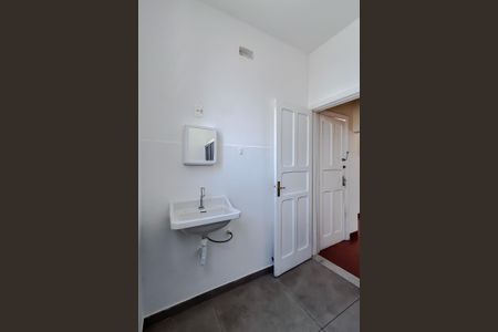 Casa para alugar com 95m², 2 quartos e 1 vaga Casa para alugar com 95m², 2 quartos e 1 vagaBanheiro Social