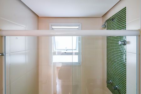 Banheiro social de apartamento para alugar com 2 quartos, 90m² em Real Parque, São Paulo