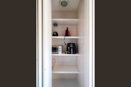 Cozinha de apartamento para alugar com 2 quartos, 90m² em Real Parque, São Paulo