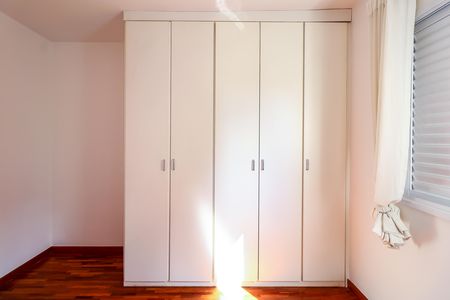 Apartamento à venda com 90m², 2 quartos e 2 vagas Apartamento à venda com 90m², 2 quartos e 2 vagasQuarto