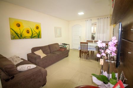 Casa à venda com 115m², 3 quartos e 1 vaga Casa à venda com 115m², 3 quartos e 1 vagaSala