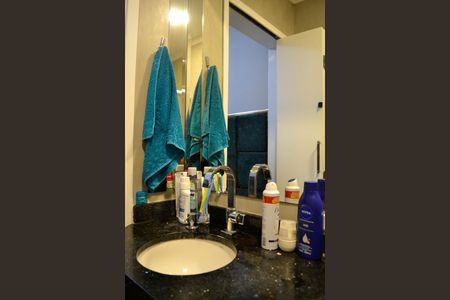 Apartamento à venda com 108m², 2 quartos e 2 vagasBanheiro da suíte