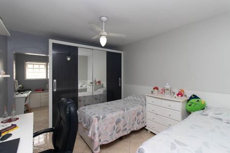 Casa à venda com 143m², 3 quartos e 2 vagasSuíte