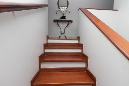 Casa à venda com 143m², 3 quartos e 2 vagasEscada