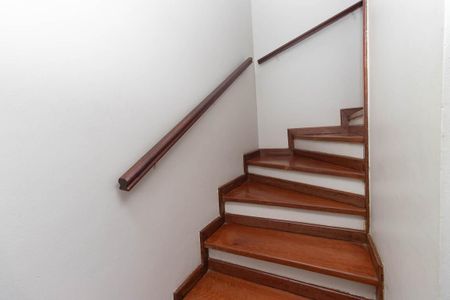 Casa à venda com 143m², 3 quartos e 2 vagasEscada