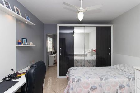 Casa à venda com 143m², 3 quartos e 2 vagasSuíte