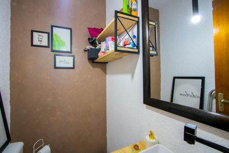 Apartamento à venda com 94m², 2 quartos e 1 vaga Apartamento à venda com 94m², 2 quartos e 1 vagaBanheiro de serviço