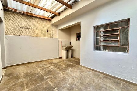 Casa para alugar com 300m², 2 quartos e 1 vaga Casa para alugar com 300m², 2 quartos e 1 vagaQuintal