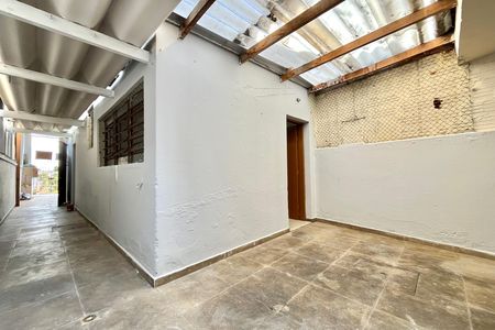 Casa para alugar com 300m², 2 quartos e 1 vaga Casa para alugar com 300m², 2 quartos e 1 vagaQuintal