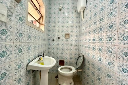 Casa para alugar com 300m², 2 quartos e 1 vaga Casa para alugar com 300m², 2 quartos e 1 vagaBanheiro de serviço