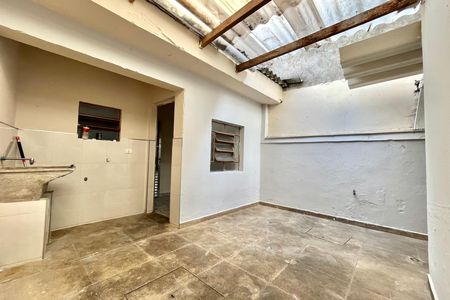 Casa para alugar com 300m², 2 quartos e 1 vaga Casa para alugar com 300m², 2 quartos e 1 vagaQuintal