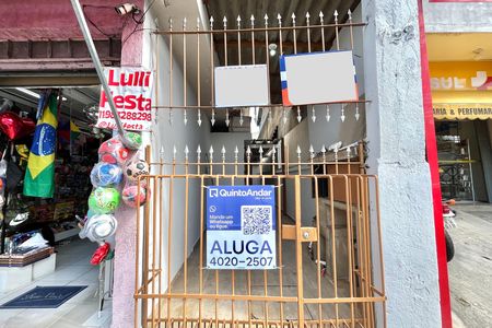 Casa para alugar com 300m², 2 quartos e 1 vaga Casa para alugar com 300m², 2 quartos e 1 vagaFachada