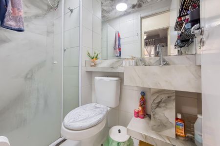Banheiro de apartamento para alugar com 2 quartos, 45m² em Cambuci, São Paulo