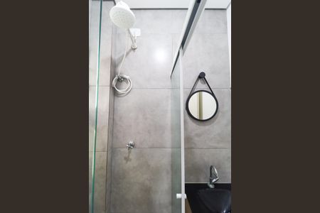 Banheiro social de kitnet/studio para alugar com 1 quarto, 20m² em Vila Medeiros, São Paulo